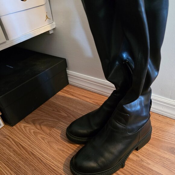 Authentic Coach knee high leather boot - Picture 3 of 3